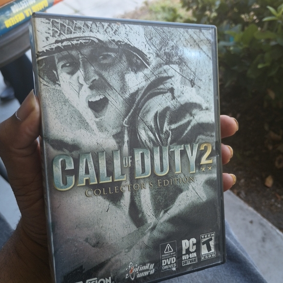 Call of Duty 2 ~ Collector's Edition PC DVD-ROM 2005 Complete Discs With Manual - Picture 1 of 2